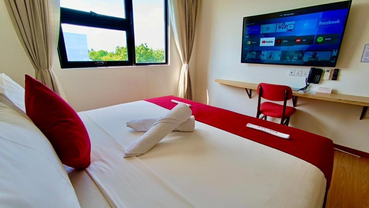 รันธารี โฮเทล แอนด์ สปา อูกูลาส มัลดีฟส์ Hotel Ukulhas Island ภายนอก รูปภาพ